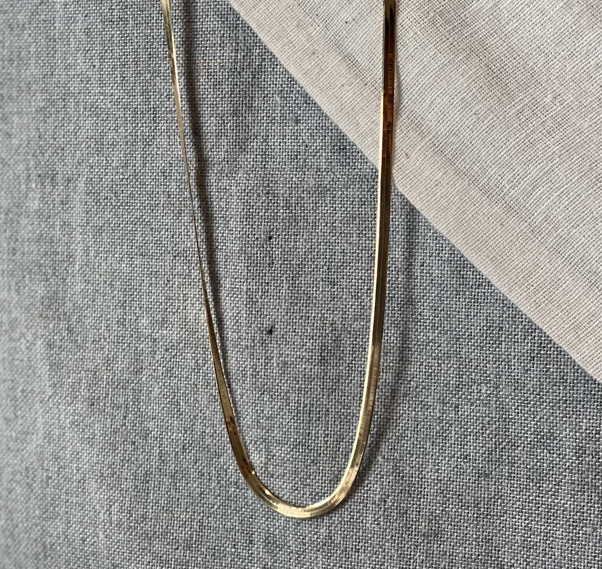Lyle Gold Snake Short Pendant Necklace In Freshwater Cultured Pearl | Kendra Scott - Foto 6